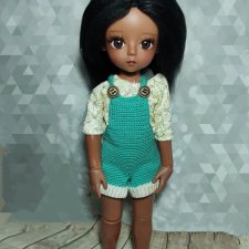 Паричек из пряжи на вязаной шапочке