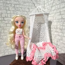 Новые девочки, новые качели