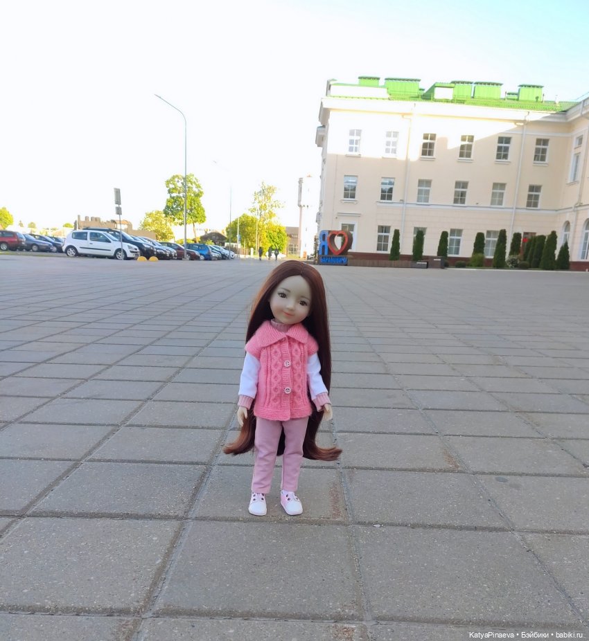 Лила на прогулке | Бэйбики Лила на прогулке — Куклы Ruby Red (Руби Ред) Fashion Friends: Siblies (фото 8)