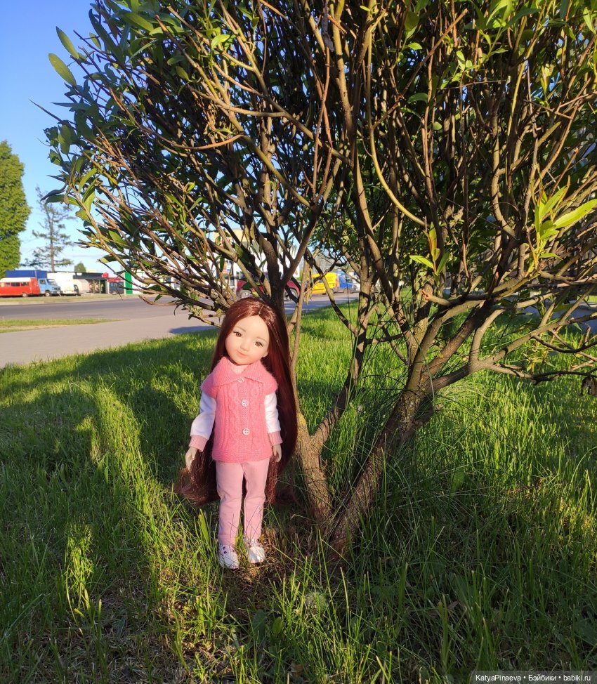 Лила на прогулке | Бэйбики Лила на прогулке — Куклы Ruby Red (Руби Ред) Fashion Friends: Siblies (фото 5)