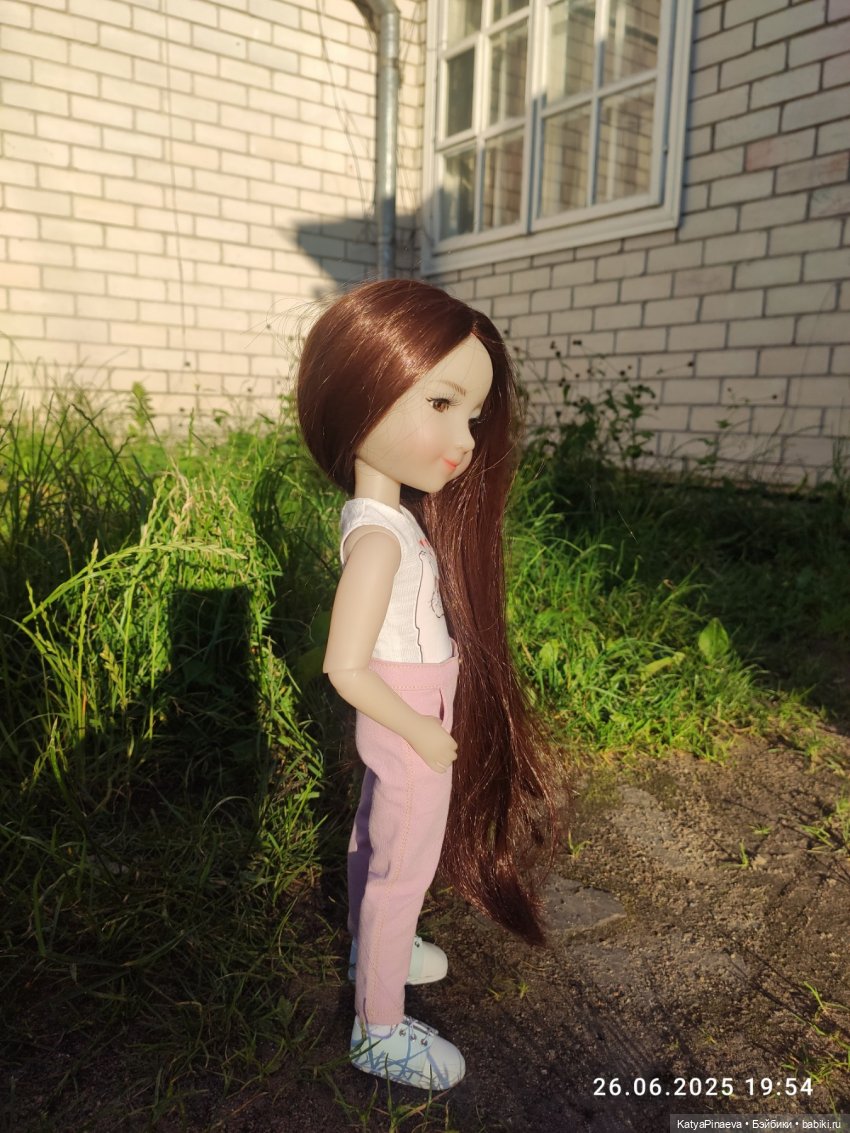 прогулка по Минску | Бэйбики Прогулка по Минску — Куклы Ruby Red (Руби Ред) Fashion Friends: Siblies (фото 2)