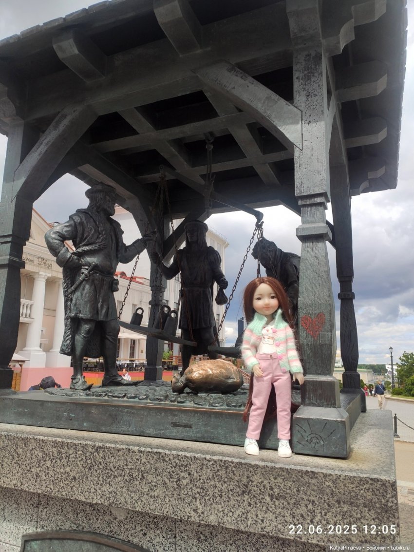 прогулка по Минску | Бэйбики Прогулка по Минску — Куклы Ruby Red (Руби Ред) Fashion Friends: Siblies (фото 8)