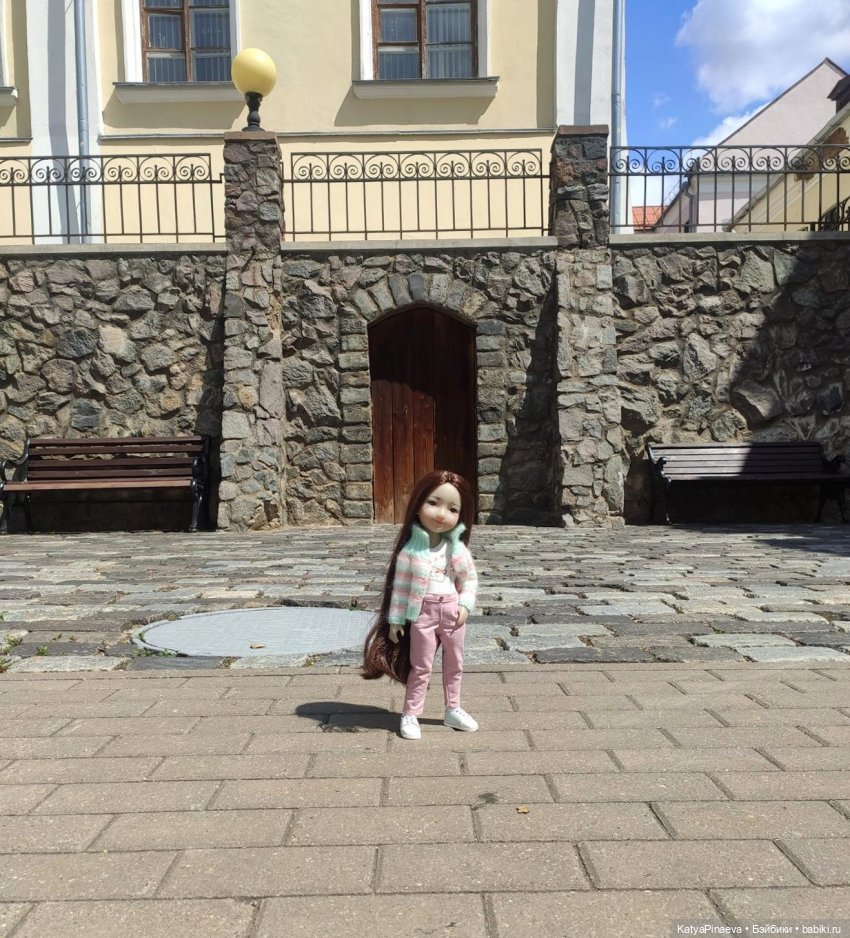 прогулка по Минску | Бэйбики Прогулка по Минску — Куклы Ruby Red (Руби Ред) Fashion Friends: Siblies (фото 7)