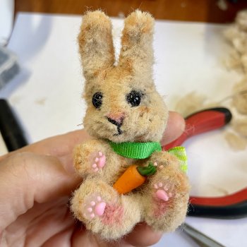 Зайка из пушистой проволоки