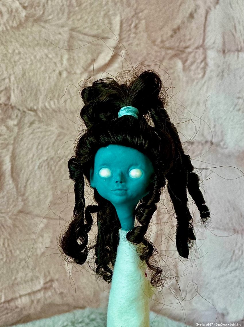 Не знаете, куда деть старые бабушкины пуговицы? Локоны для Лати. Парик (фото 8)