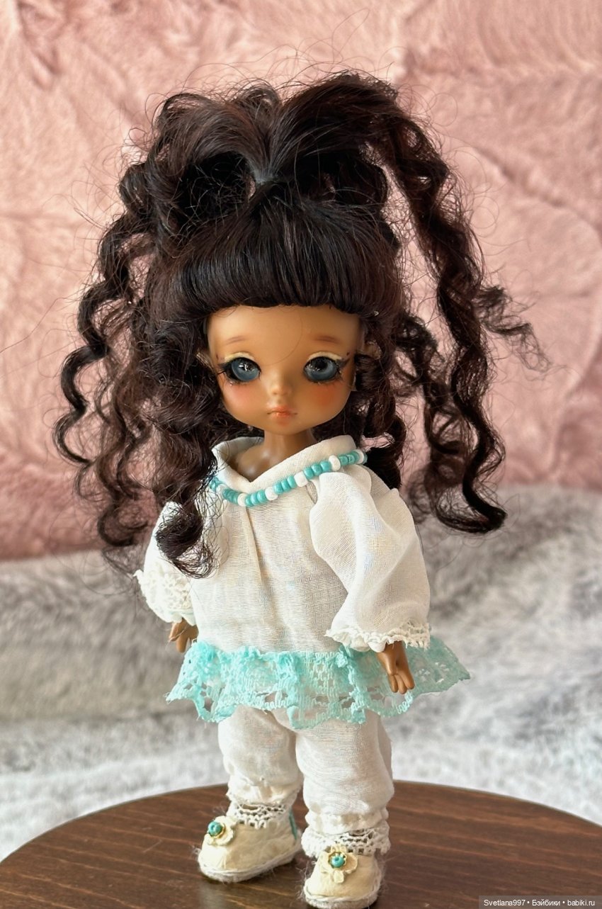 Не знаете, куда деть старые бабушкины пуговицы? Локоны для Лати. Парик (фото 9)