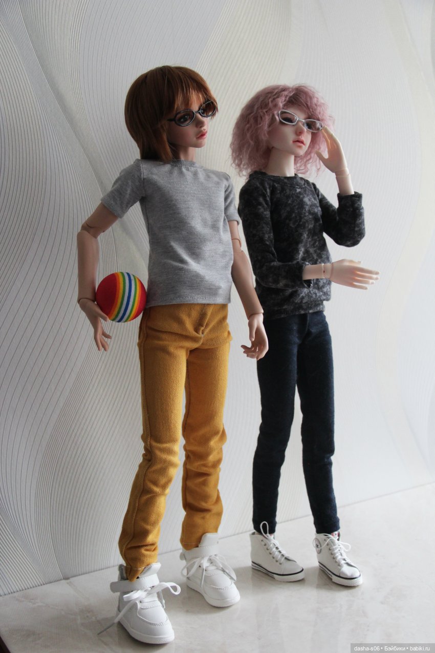 Друзья-очкарики: идем гулять