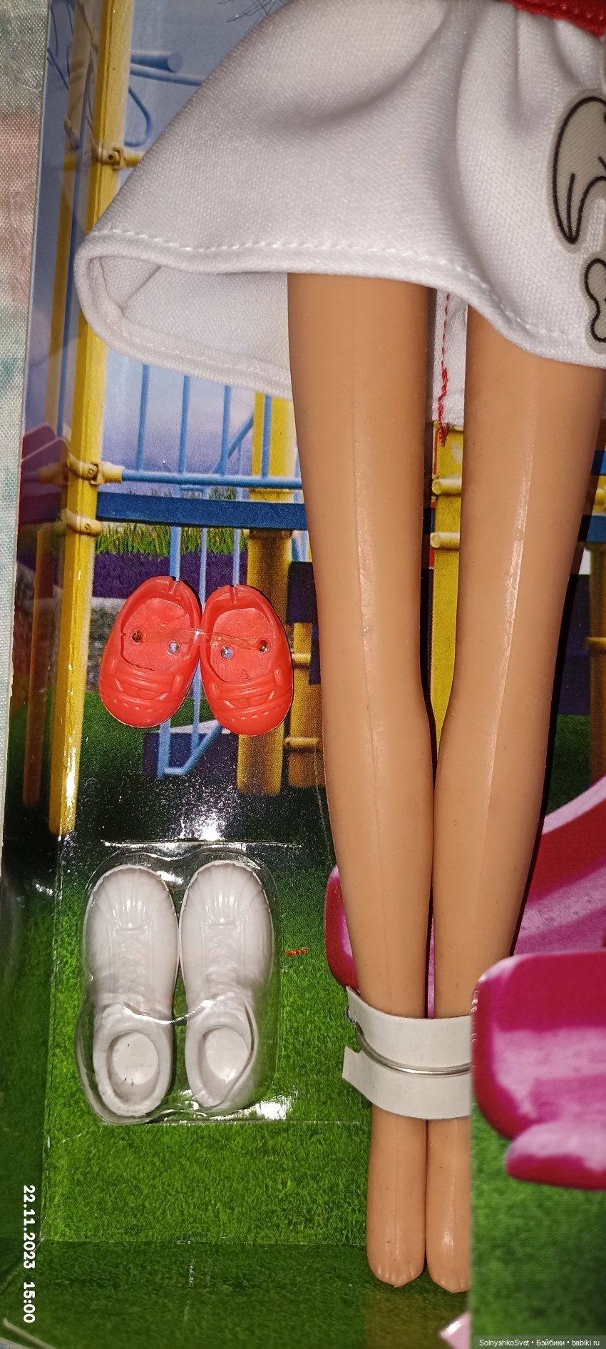 Ножки куклы и обувь.