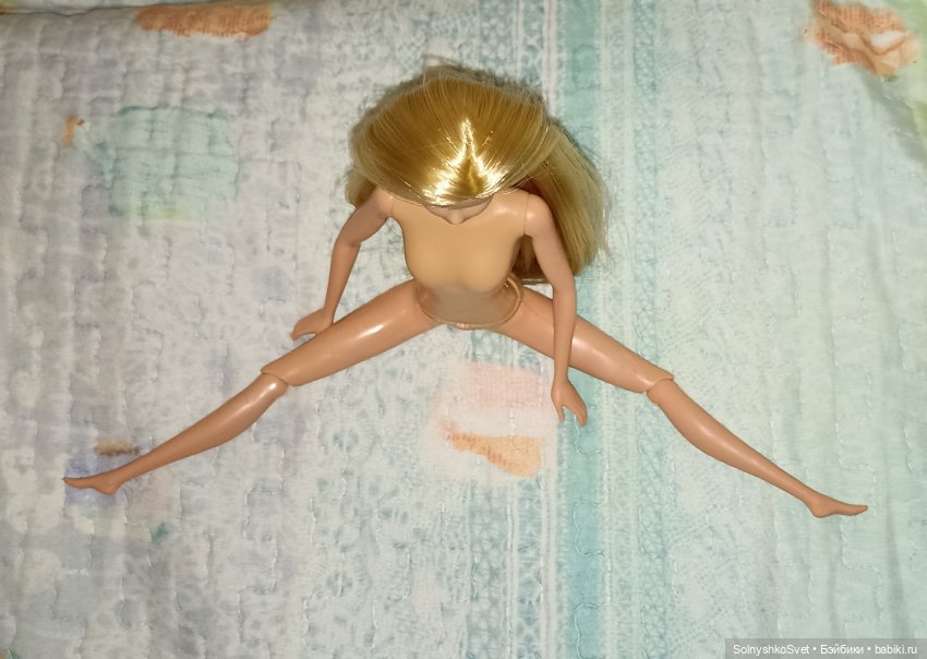 Кукла сидит Кукла сидит