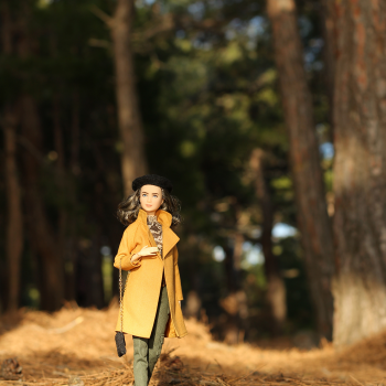 Сьюзан в весеннем лесу