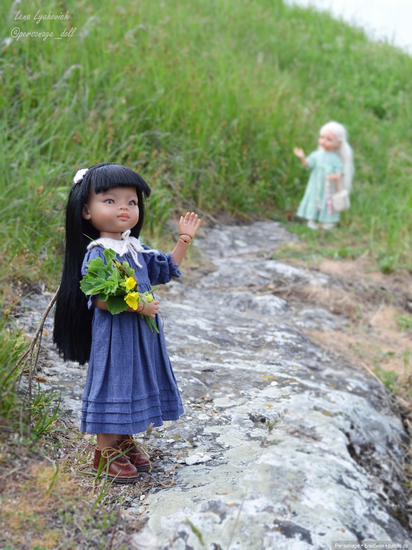 Две подружки на горной тропинке. Два новых платья (фото 5)