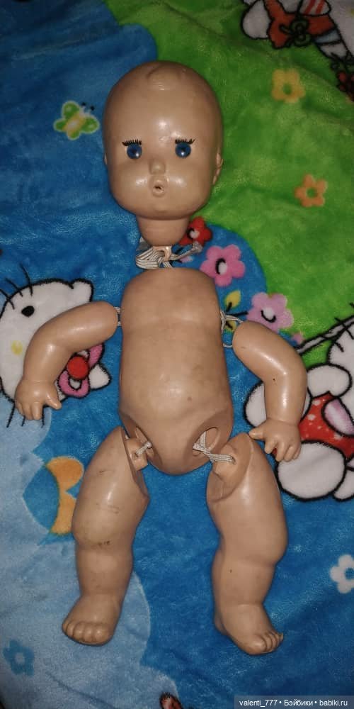 Этому пупсу больше 30 лет, по крайней мере у меня о с рождения, мама купила его кода мне было всего месяц