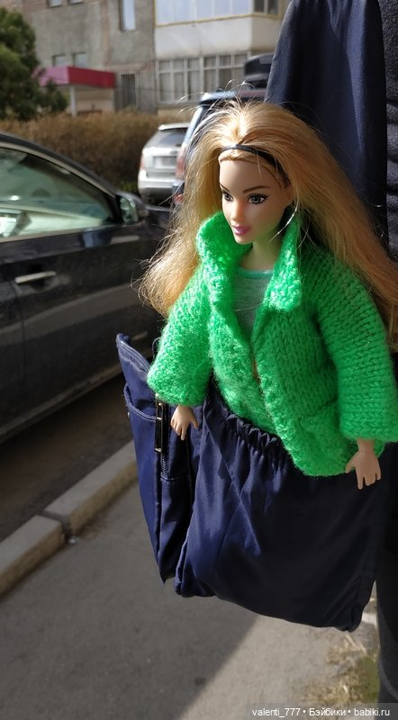 Теплый денёк. Первая прогулка Лизы