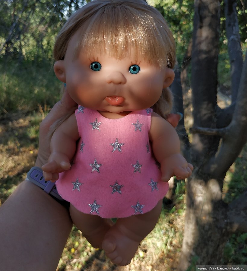 Булочка с ягодами — Куклы Nines d'Onil (Нинес): Миа (Mia) (фото 10)