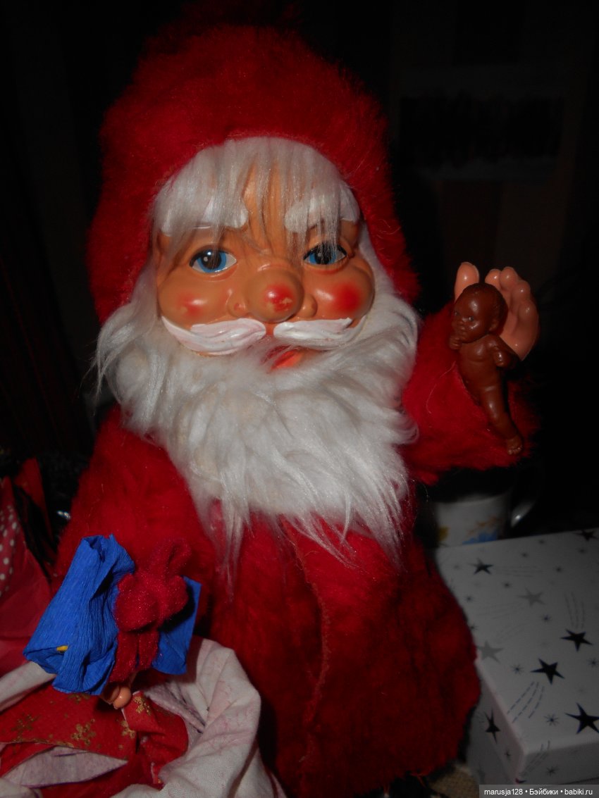 Дед Мороз раздаёт подарки и... спасает королеву (фото 9)