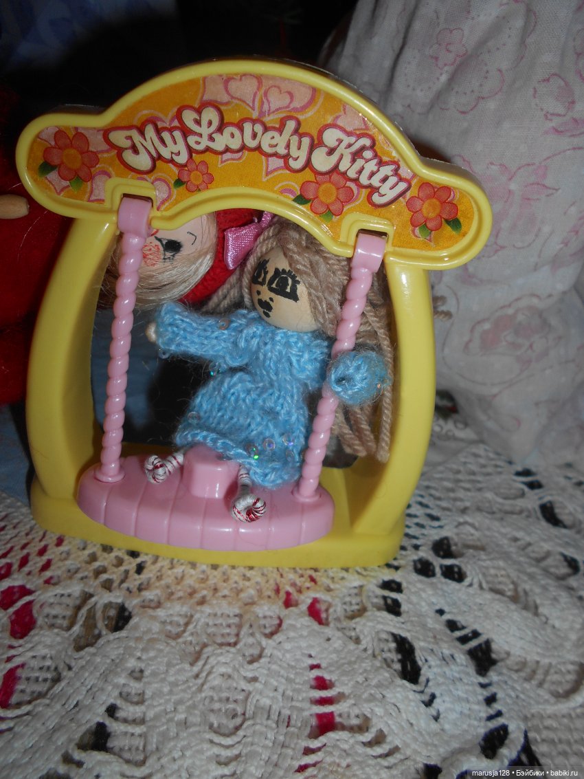 Дед Мороз раздаёт подарки и... спасает королеву (фото 5)