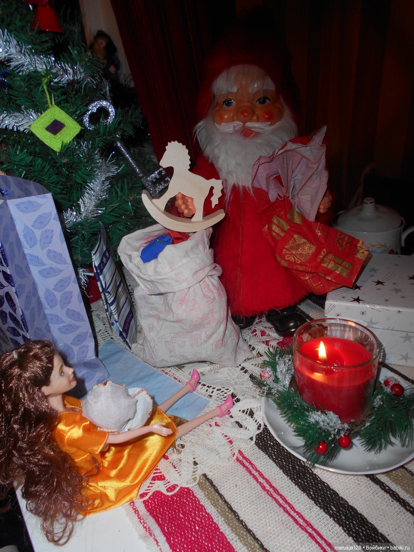 Дед Мороз раздаёт подарки и... спасает королеву (фото 7)