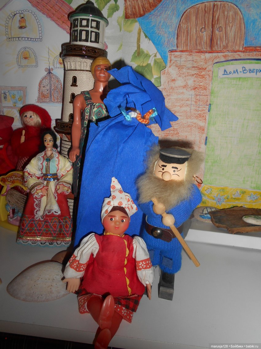 Дед Мороз раздаёт подарки и... спасает королеву