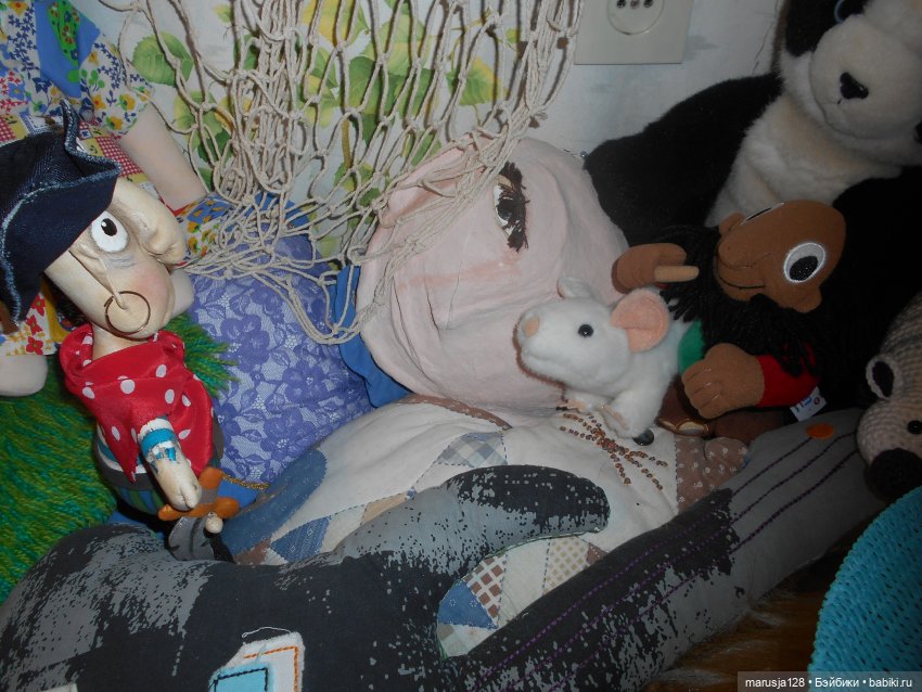 Новомаковская Санта-Барбара: пираты врываются в город | Бэйбики Новомаковская Санта-Барбара: пираты врываются в город (фото 4)