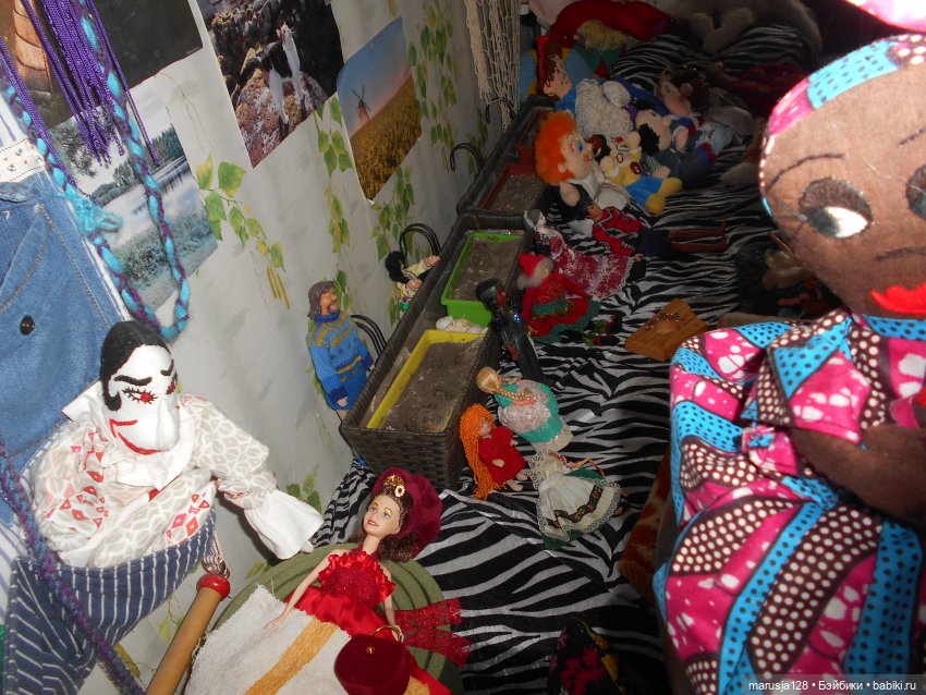 О матушке Тео, Брильянтеле и сёстрах Укулеле