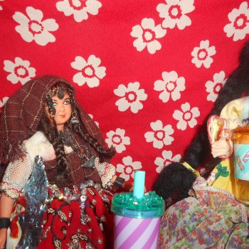 "Мы что, одни?"