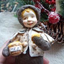 Малыш - Медвежонок, сладкоежка