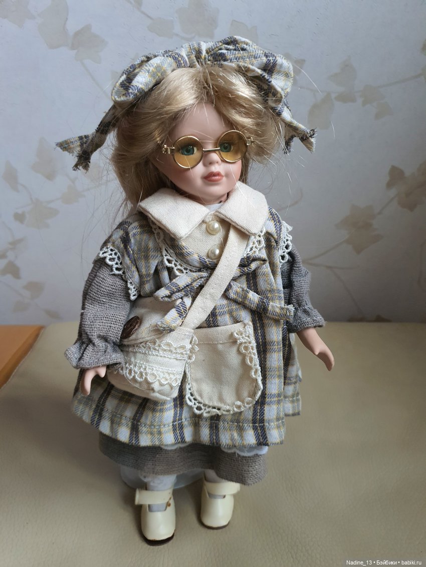 Девочка в шведском костюме