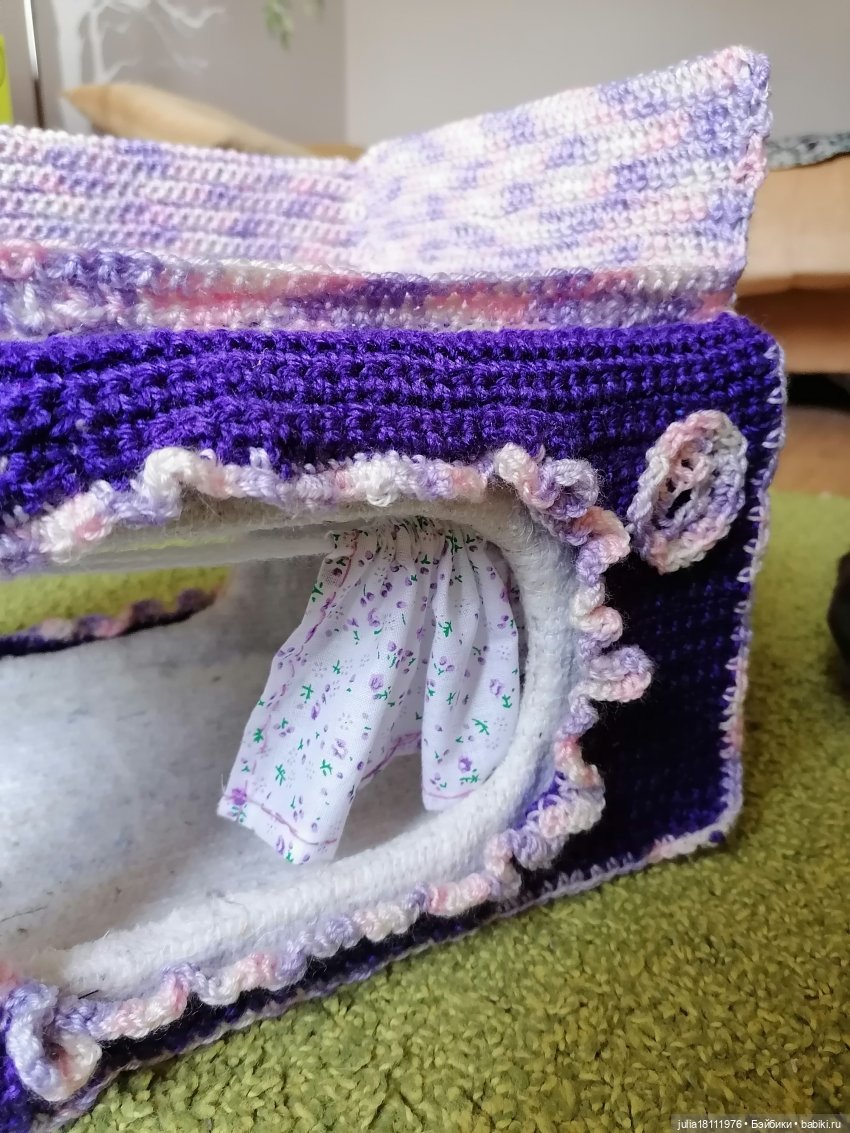 открытое окошко кроватки