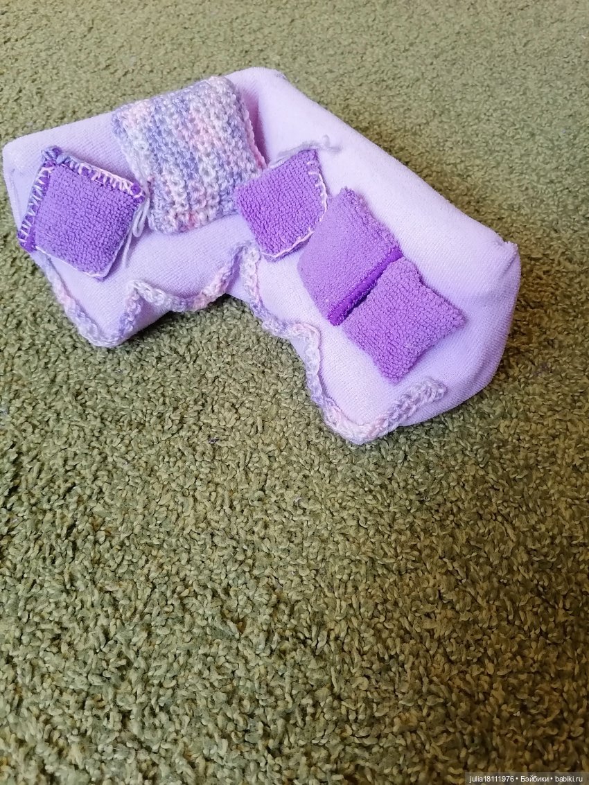 диван и подушечки