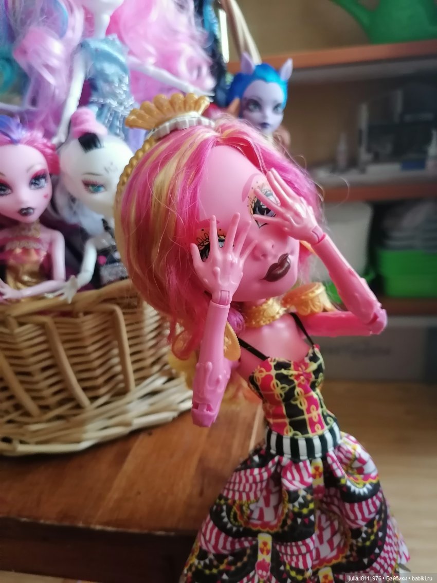 Дом кукол Лавандовый сон. Семейка "Монстр хай" - представление (часть 1)