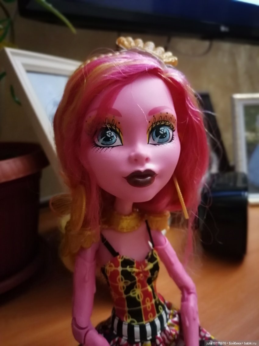 Дом кукол Лавандовый сон. Семейка "Монстр хай" - представление (часть 1) (фото 2)