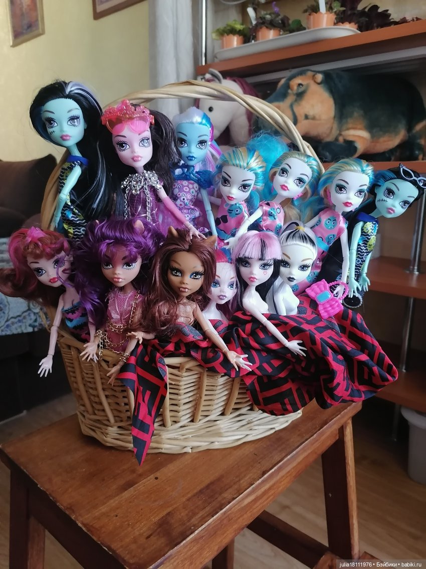 Дом кукол Лавандовый сон. Семейка "Монстр хай" - представление (часть 1)