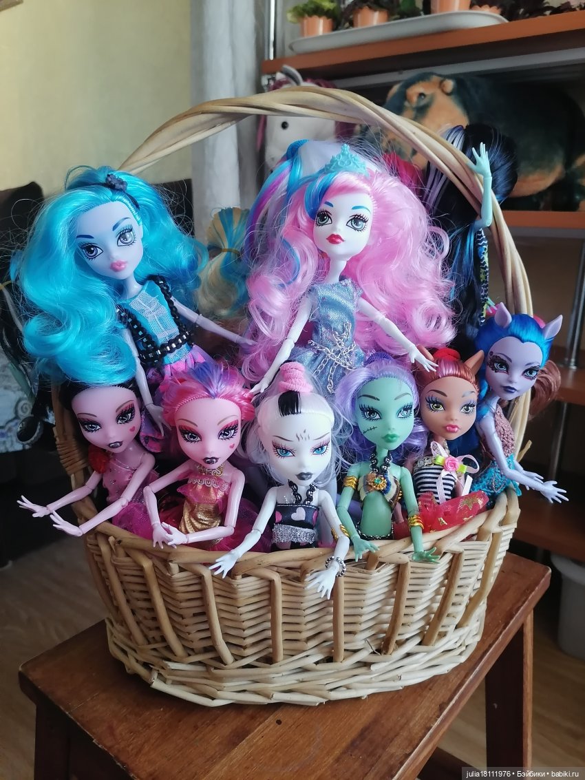 Дом кукол Лавандовый сон. Семейка "Монстр хай" - представление (часть 1)