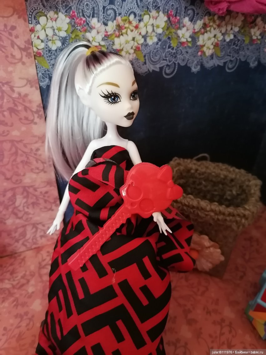 Дом кукол Лавандовый сон. Семейка "Монстр хай" - представление (часть 3)