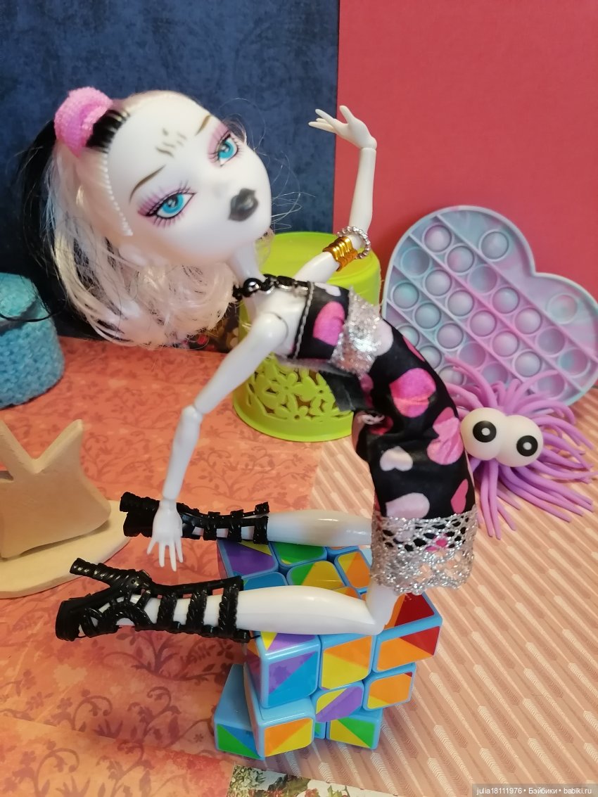 Дом кукол Лавандовый сон. Семейка "Монстр хай" - представление (часть 3)