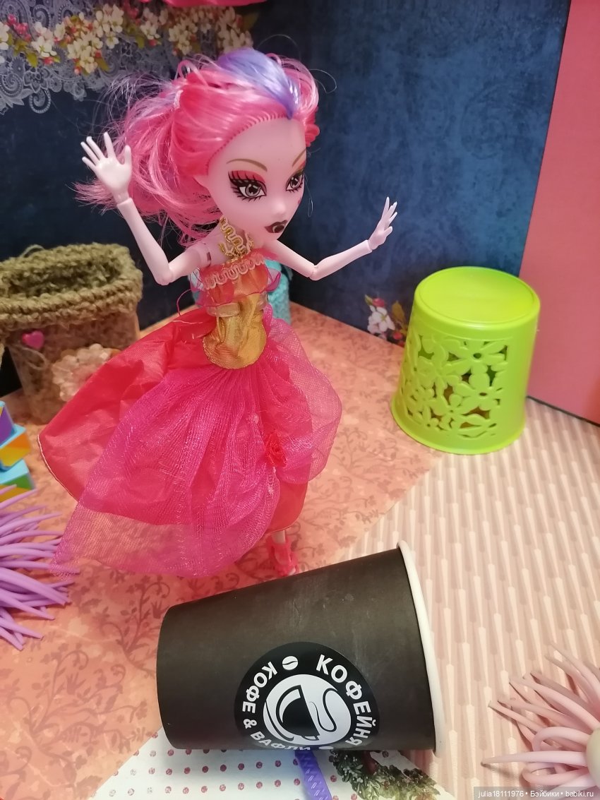 Дом кукол Лавандовый сон. Семейка "Монстр хай" - представление (часть 3)