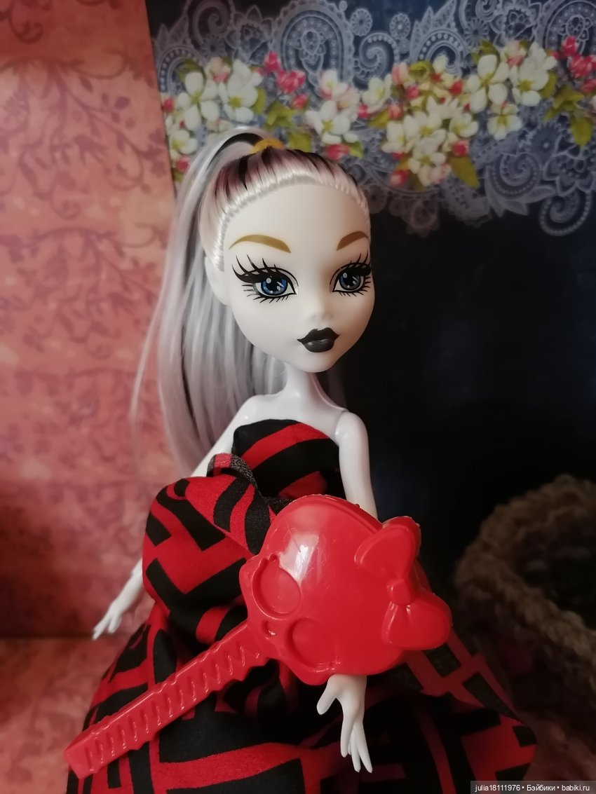 Дом кукол Лавандовый сон. Семейка "Монстр хай" - представление (часть 3)