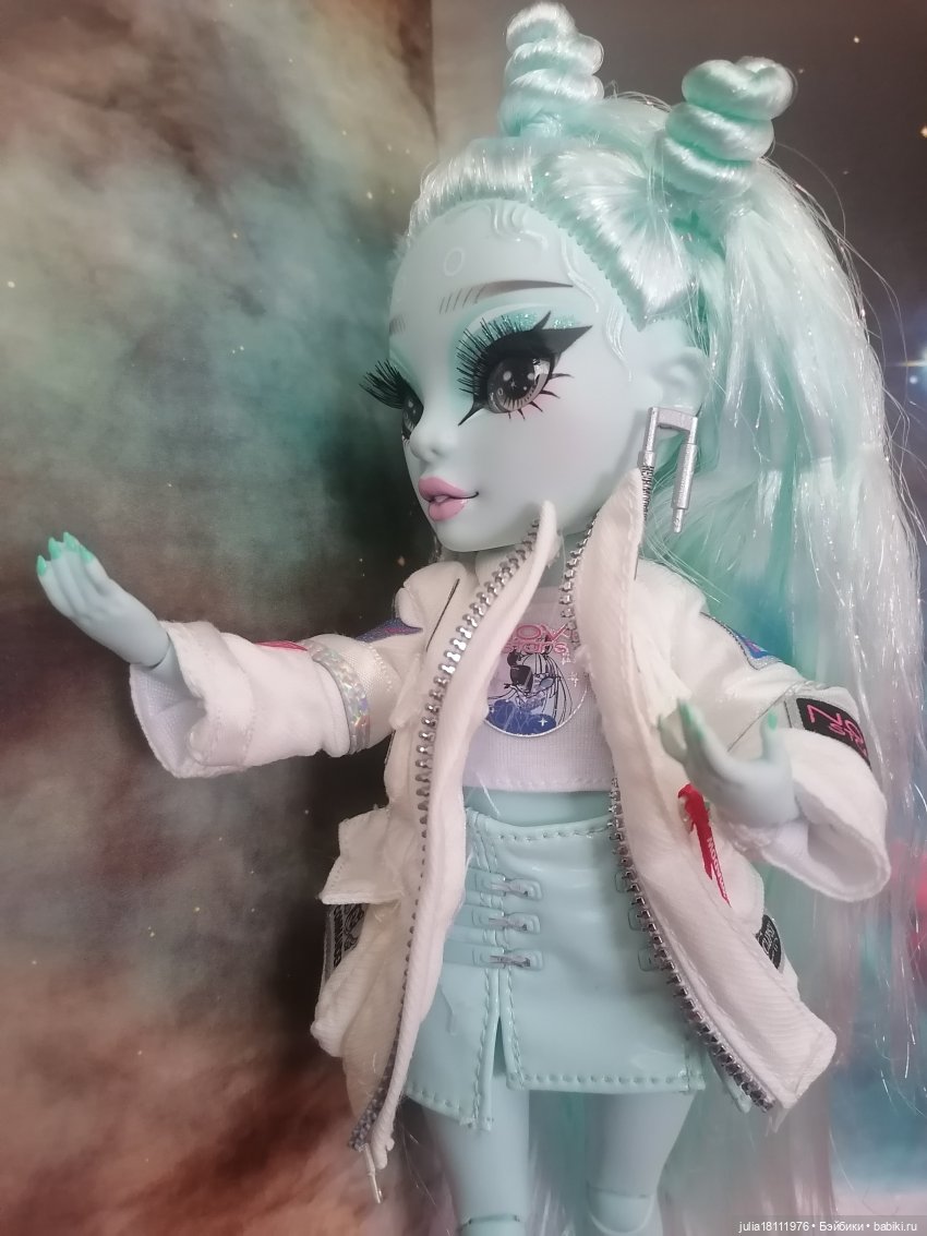 Дом кукол Лавандовый сон. Семейка "Рейнбоу Хай" Представление. Часть 2 (фото 4)