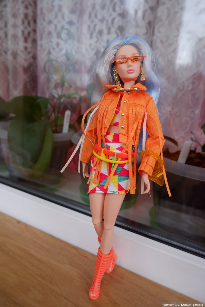 Дом кукол "Лавандовый сон". Семейка Барбиобразные. Часть 6. Дефа Люси. Представление (фото 2)