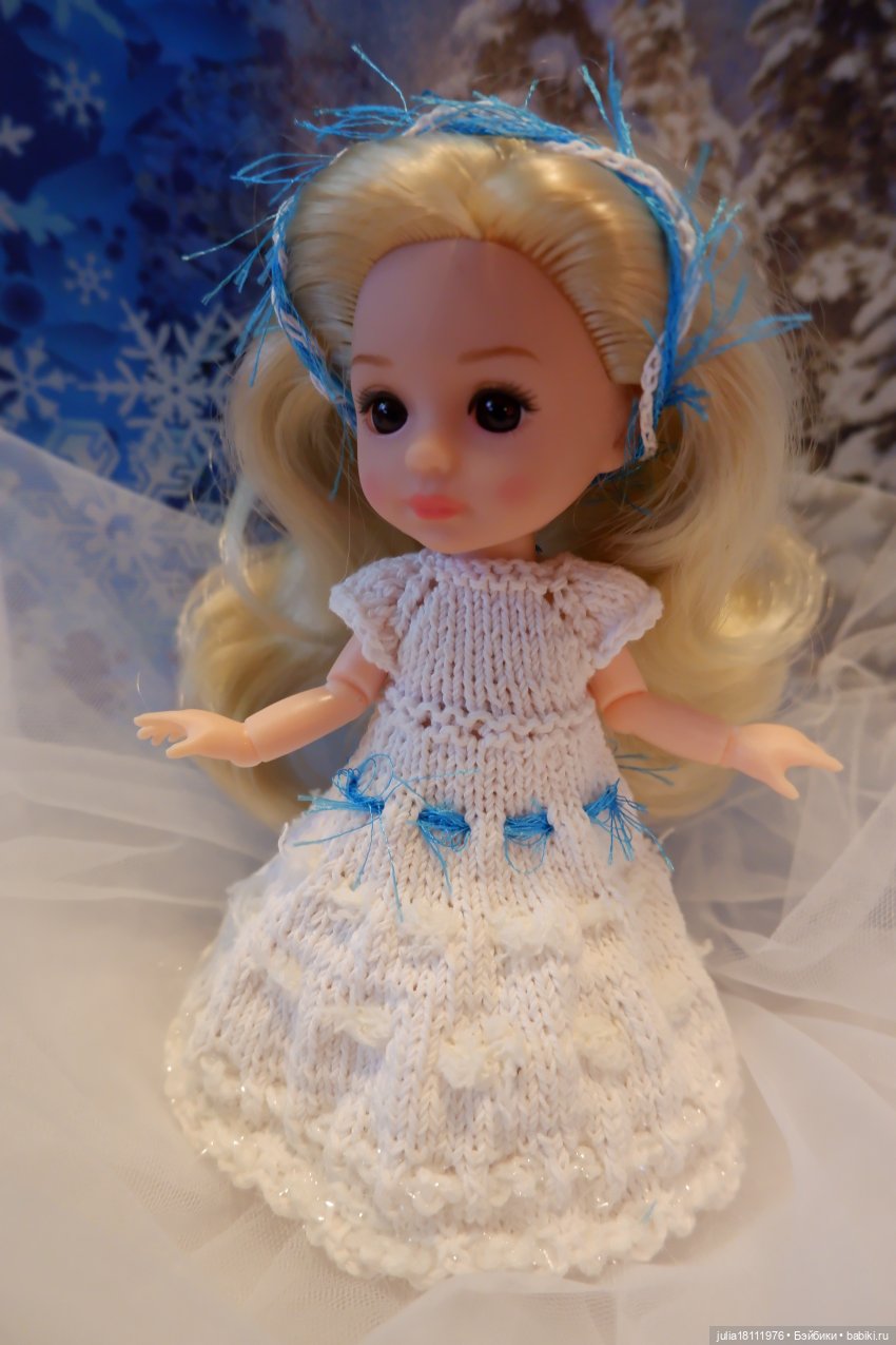 Дом кукол Лавандовый сон. Клубочки и куколки баболи. Коллекция новогодних платьев "Снежинка" (фото 3)