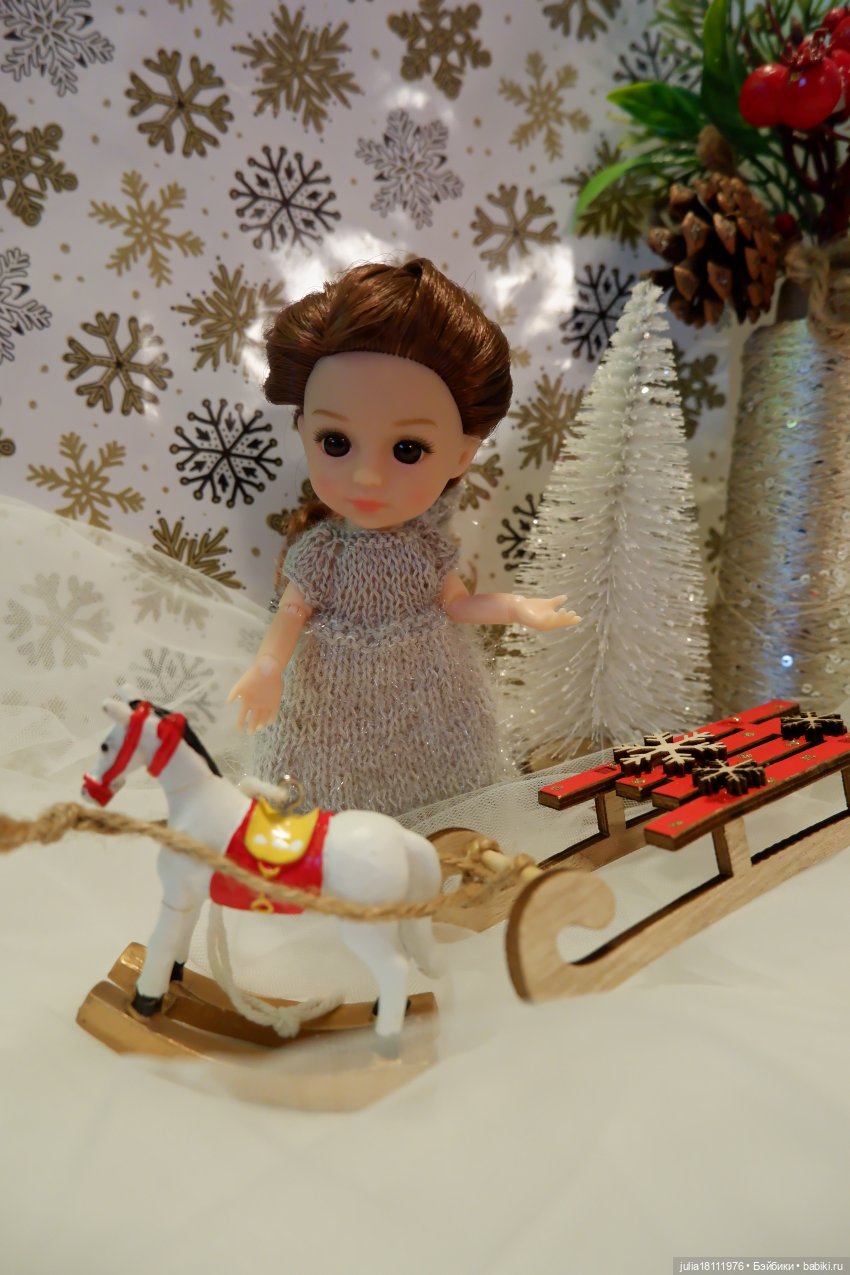 Дом кукол Лавандовый сон. Клубочки и куколки баболи. Коллекция новогодних платьев "Снежинка"