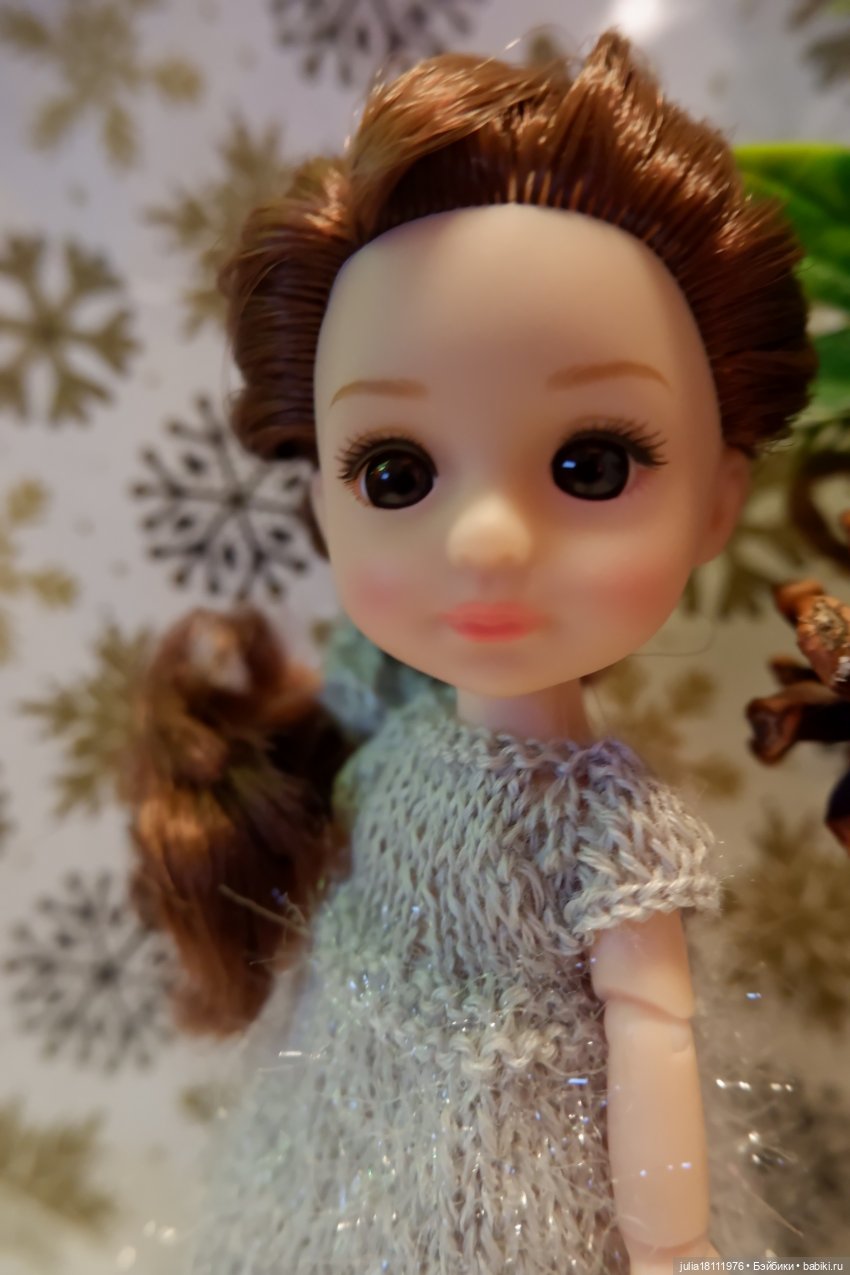 Дом кукол Лавандовый сон. Клубочки и куколки баболи. Коллекция новогодних платьев "Снежинка"