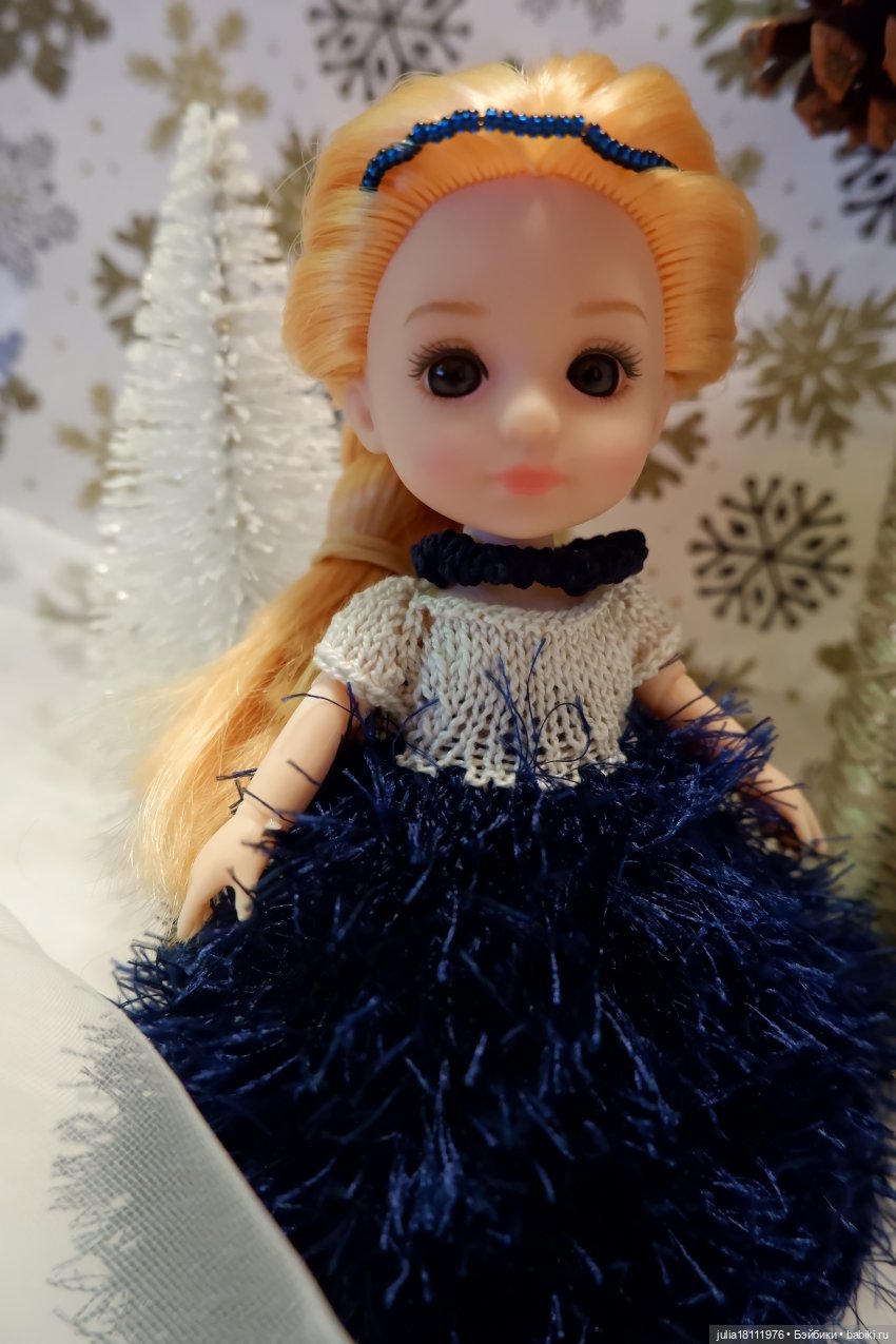 Дом кукол Лавандовый сон. Клубочки и куколки баболи. Коллекция новогодних платьев "Снежинка"