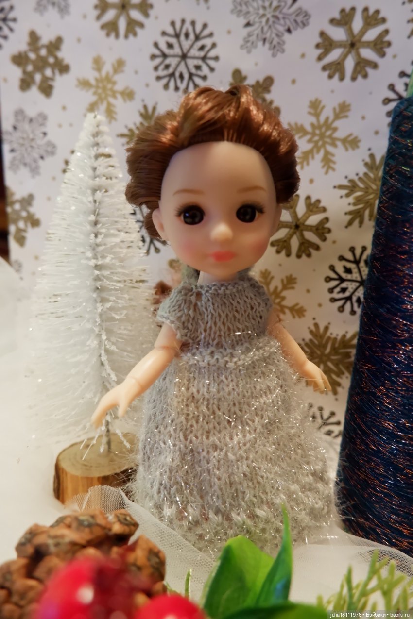 Дом кукол Лавандовый сон. Клубочки и куколки баболи. Коллекция новогодних платьев "Снежинка"