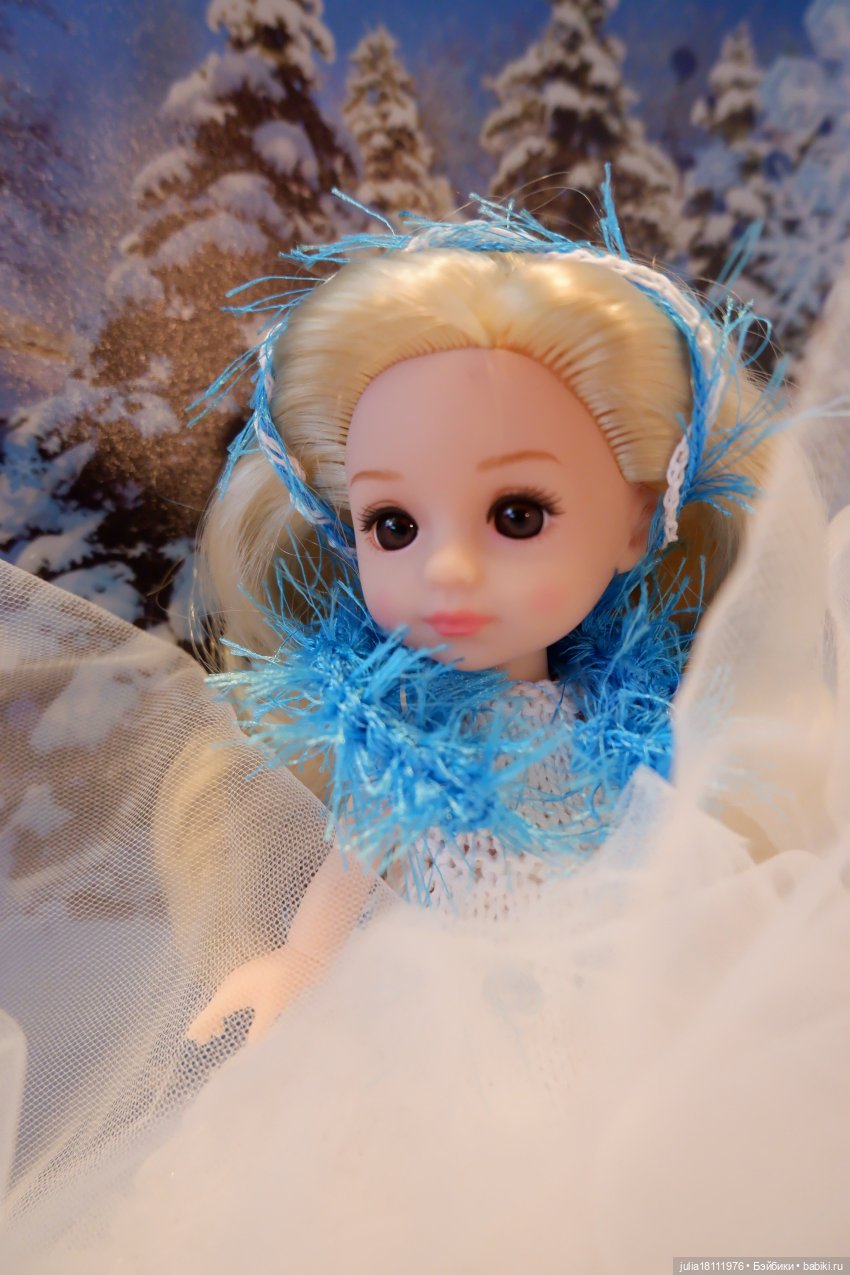 Дом кукол Лавандовый сон. Клубочки и куколки баболи. Коллекция новогодних платьев "Снежинка" (фото 2)