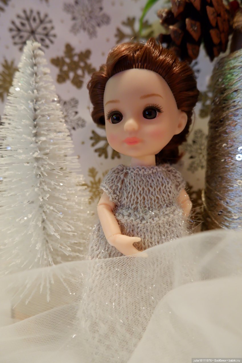 Дом кукол Лавандовый сон. Клубочки и куколки баболи. Коллекция новогодних платьев "Снежинка"