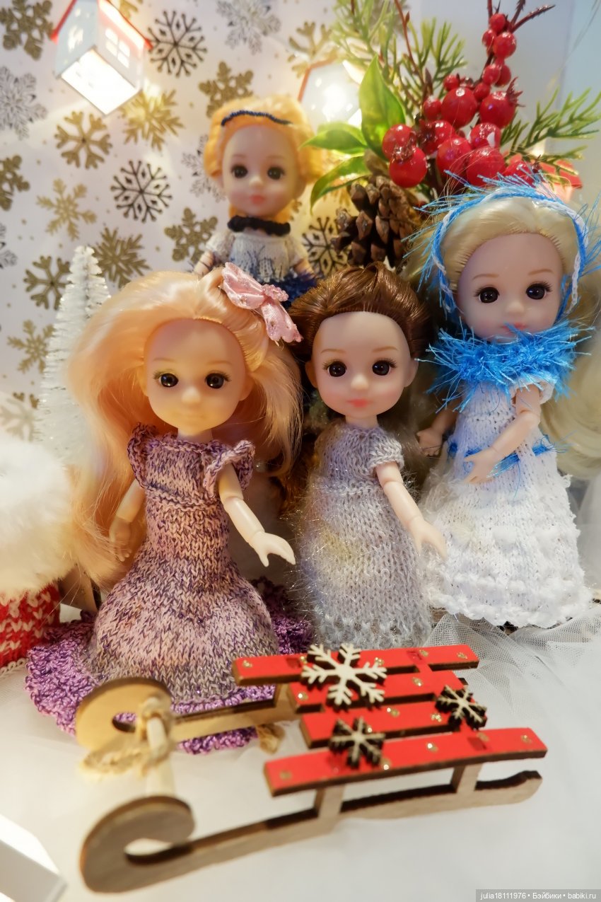 Дом кукол Лавандовый сон. Клубочки и куколки баболи. Коллекция новогодних платьев "Снежинка"