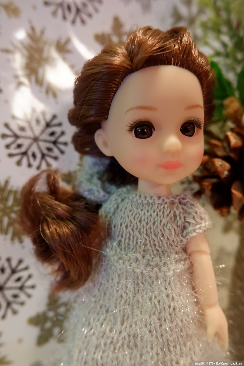 Дом кукол Лавандовый сон. Клубочки и куколки баболи. Коллекция новогодних платьев "Снежинка"