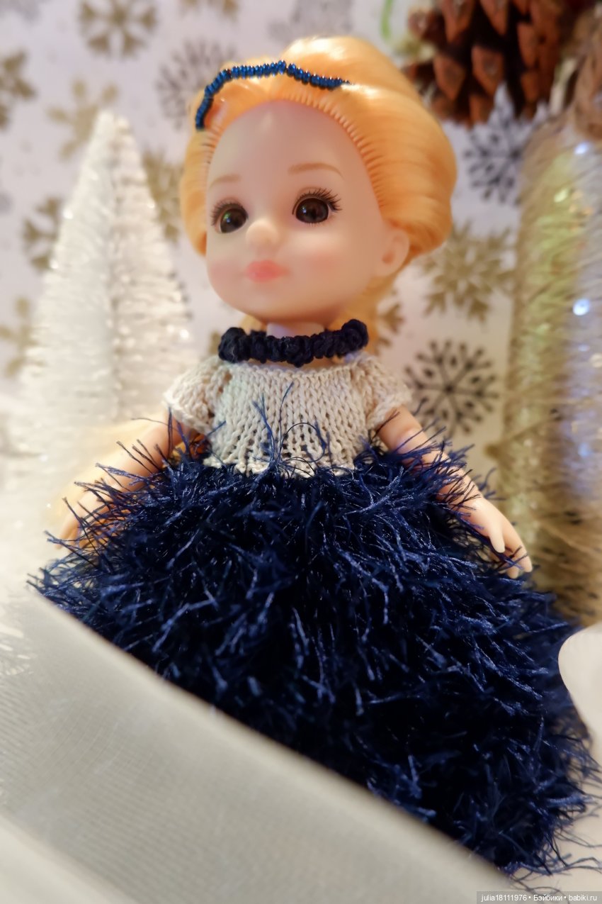 Дом кукол Лавандовый сон. Клубочки и куколки баболи. Коллекция новогодних платьев "Снежинка"
