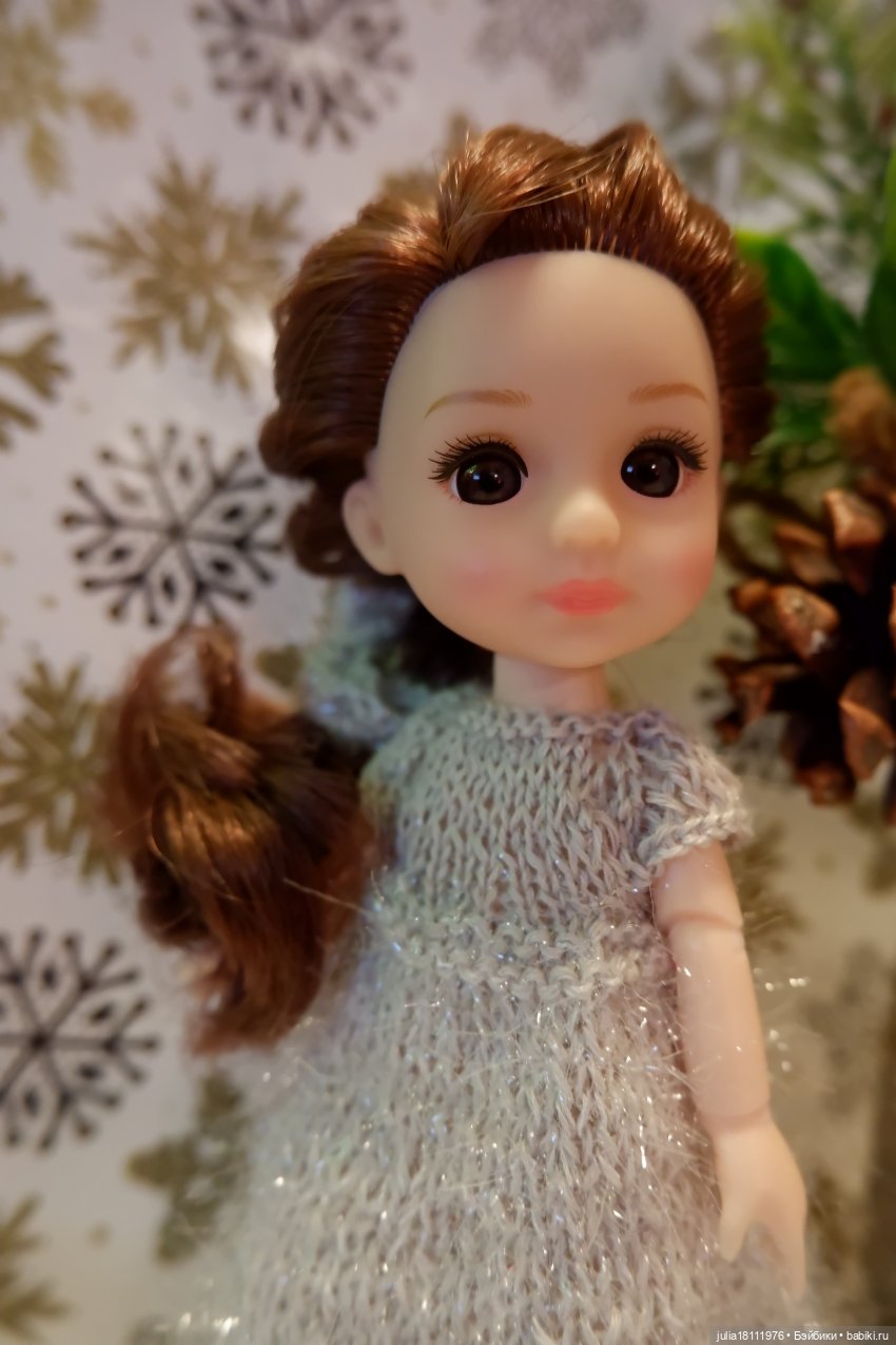 Дом кукол Лавандовый сон. Клубочки и куколки баболи. Коллекция новогодних платьев "Снежинка"
